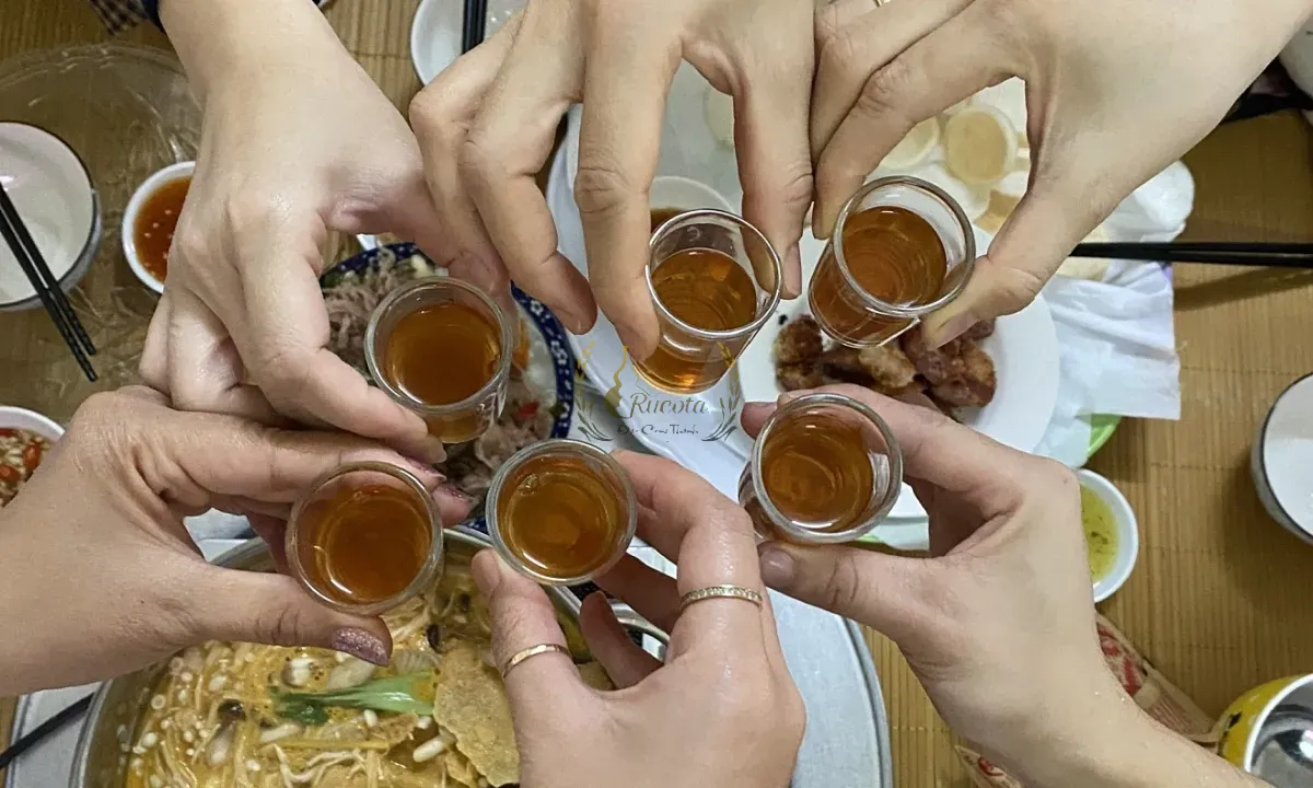 Truyền Thống Uống Rượu Trong Các Dịp Lễ Tết Của Người Việt