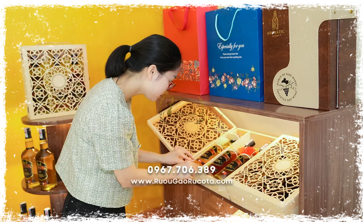 Chuẩn bị rượu cho tết 2025