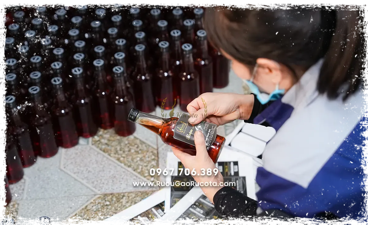 Chuẩn bị rượu cho tết 2025